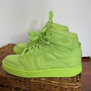 Billie Eilish x Air Jordan 
Ghost Green